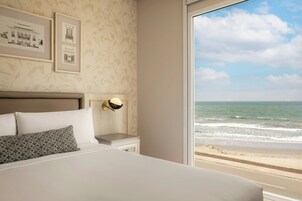 Hypo-allergenic bedding, minibar, in-room safe, desk
