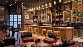 2 restaurants, breakfast served