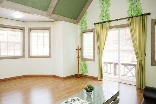 Duplex, Kitchenette (103) | Living area | Flat-screen TV