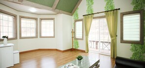 Dúplex, cocineta (103) | Área de sala de estar | Televisión de pantalla plana