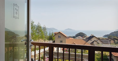 Balcón. Namhae Bins House Pension