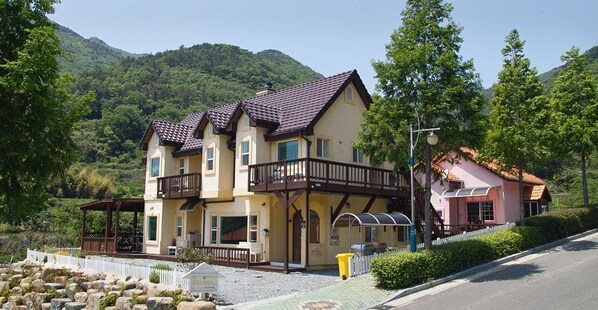 Exterior - Namhae Bins House Pension (Namhae)