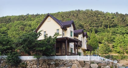 Namhae Bins House Pension