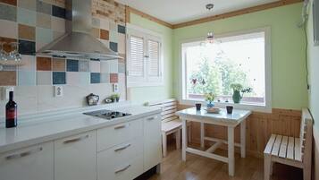 Green | Private kitchenette