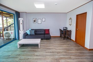 Room (Rose) | Free WiFi, bed sheets - Haesol Maru Pension Taean (Taean)