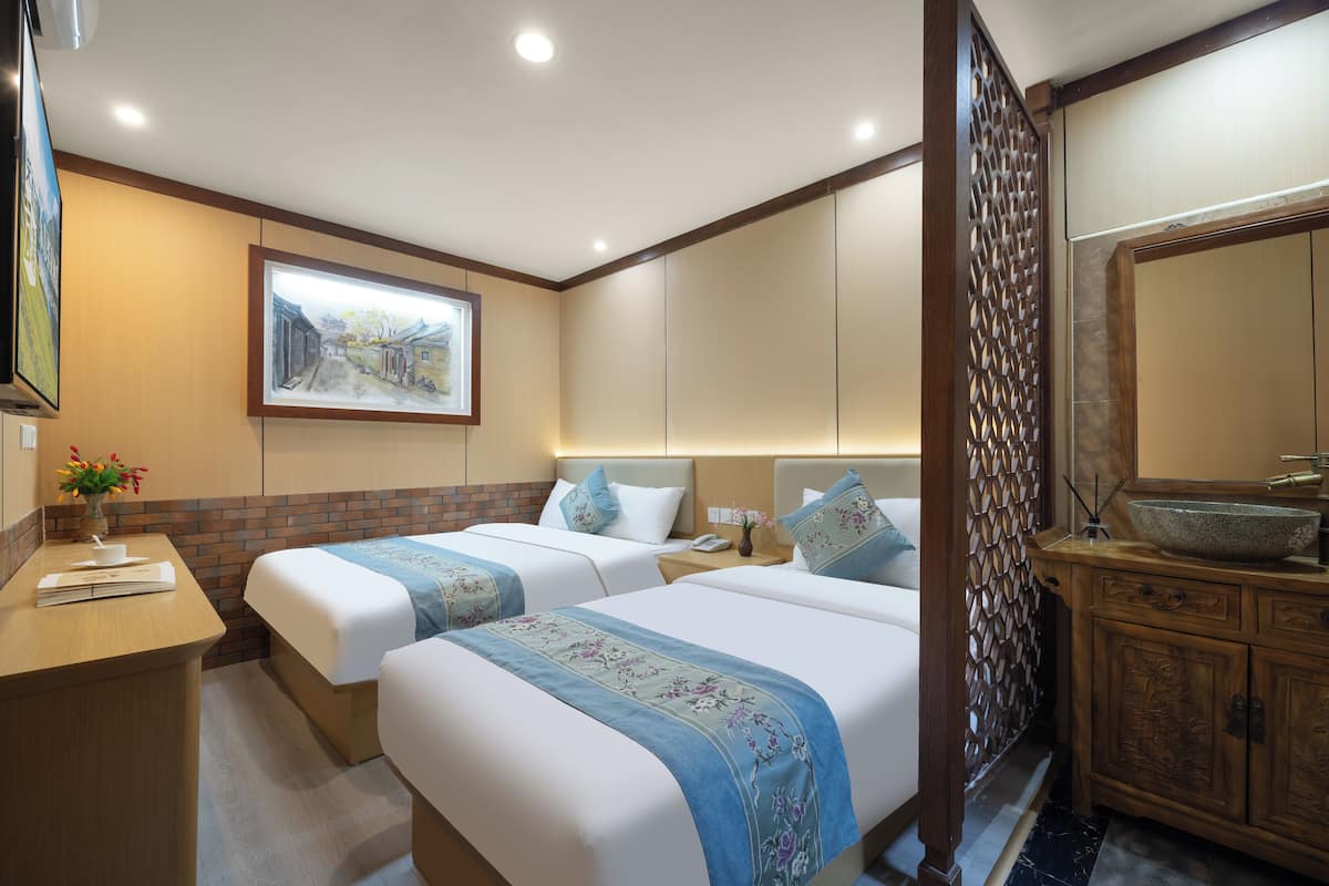 Family Room, Non Smoking | Peralatan tempat tidur premium, gebar bulu kapas, busa memori