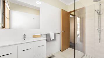 Apartment | Bathroom | Combined shower/bathtub, hair dryer, towels, soap