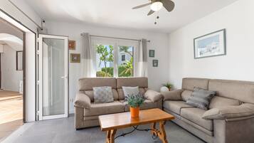 TV, fireplace, DVD player, stereo