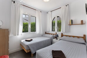 3 bedrooms, iron/ironing board, free WiFi, bed sheets - Beautiful Apartment "La Gardenia 41" with Wi-Fi, Pool, Terrace & Garden; Street Parking Available (Es Castell)