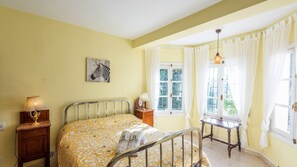 3 chambres, fer et planche à repasser, lit de bébé portatif, Wi-Fi