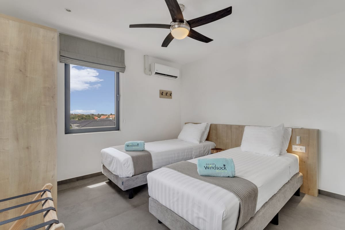 2 bedrooms, in-room safe, iron/ironing board, free WiFi
