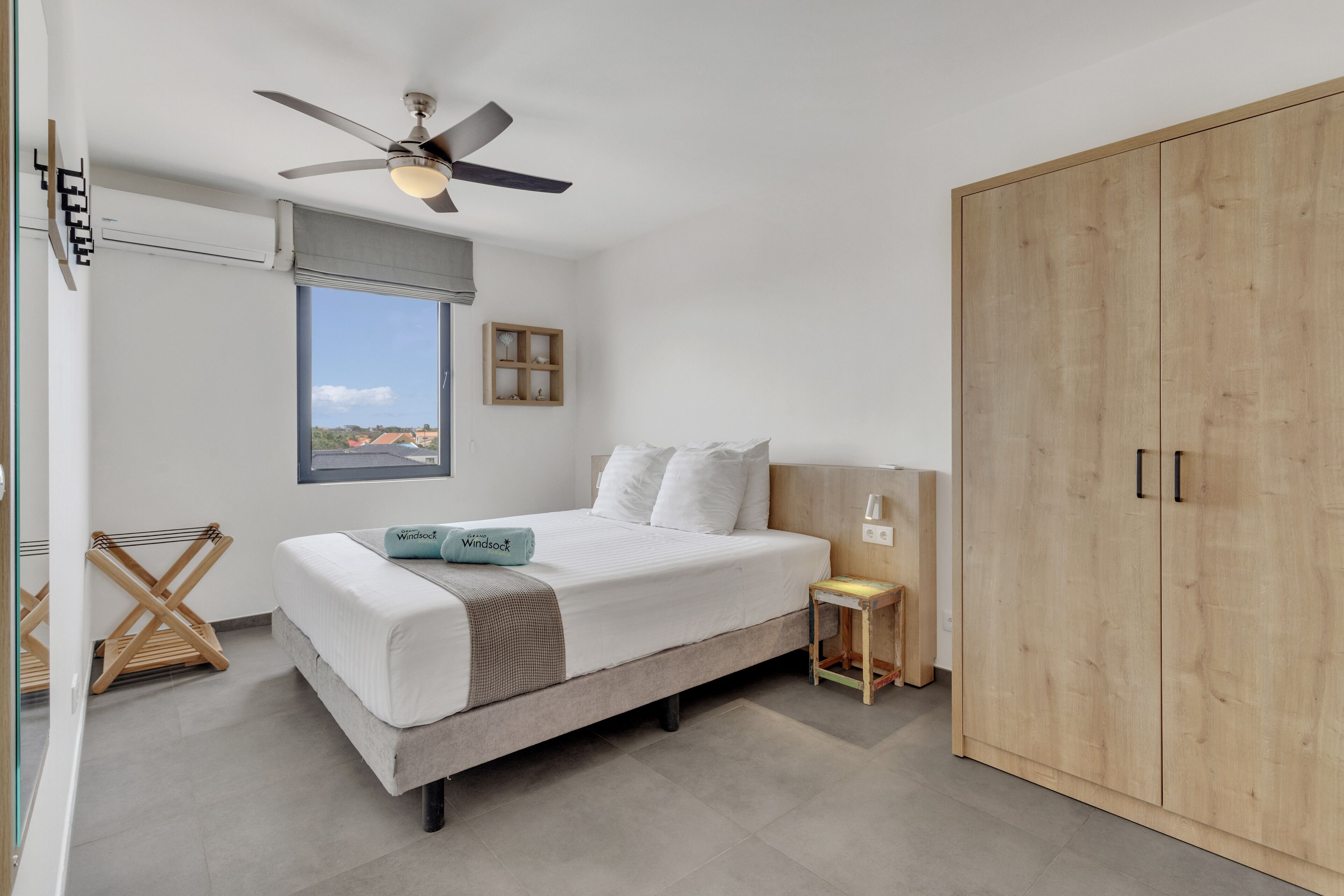 2 bedrooms, in-room safe, iron/ironing board, free wifi