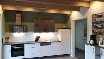 Kühlschrank, Ofen, Herdplatte, Geschirrspüler