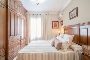 2 bedrooms, iron/ironing board, free WiFi, bed sheets - Comfortable Apartment “Calle Purgatorio Centro” in Historic Centre with Balconies (Antequera)