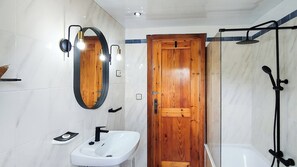 Bathtub, hair dryer - Balcón de Válor 2 by Ruralidays (Granada)