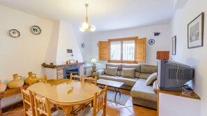 テレビ、暖炉、DVD プレーヤー、ステレオ