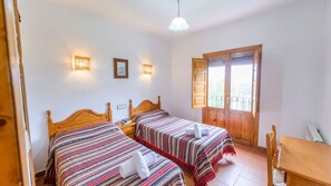 3 dormitorios, tabla de planchar con plancha, cuna de viaje y wifi