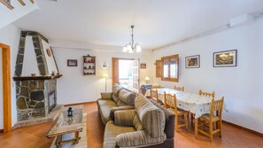 TV, fireplace, DVD player, stereo