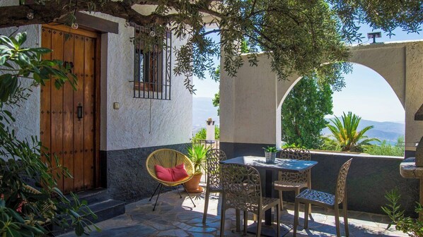 Outdoor dining - Balcón de Válor 5 by Ruralidays (Granada)