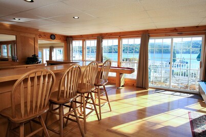 Stunning, Fully-Loaded Home with Private Hot Tub, Pool Table, and Dock