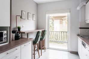 Apartment, 2 Schlafzimmer | Eigene Küche | Großer Kühlschrank, Mikrowelle, Ofen, Herdplatte