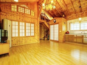 Premium Duplex (Guemsong) | Living area | Flat-screen TV