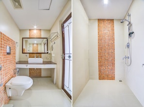 Premium Room | Bathroom | Shower, rainfall showerhead, free toiletries, towels