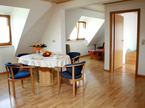 Dining - Beautiful apartment in villa for 4 people with WIFI, TV and patio (Ichenheim)