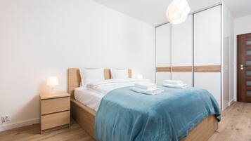 Apartamento clásico | 1 dormitorio, escritorio, cortinas opacas y sistema de insonorización