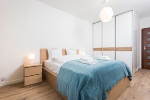 Classic Apartment | 1 bedroom, individually decorated, individually furnished, desk - Apartamenty InPoint Mogilska Tower (Kraków)