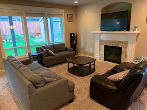Smart TV, fireplace