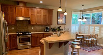 Work or Play 5B retreat.Great Location near Nike, 15mins to downtown