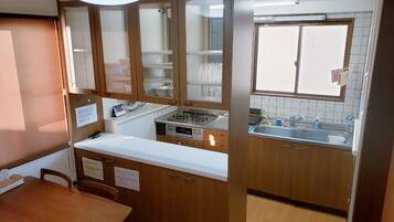 Private Vacation Home | Private kitchen | Fridge, microwave, stovetop, electric kettle