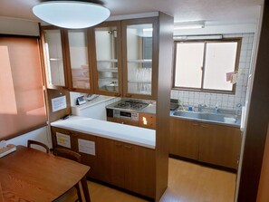 Ferienhaus (Private Vacation Home) | Eigene Küche | Kühlschrank, Mikrowelle, Herdplatte, Wasserkocher