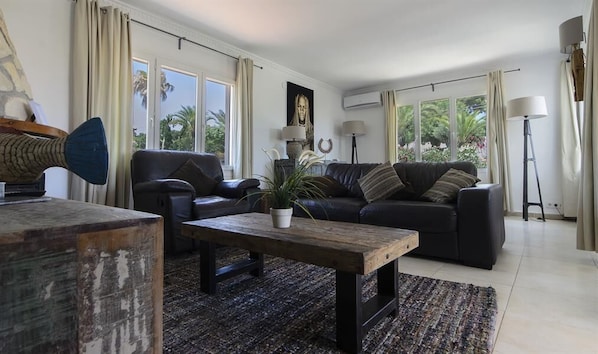 TV, fireplace, table tennis