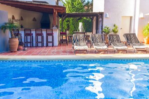A heated pool - Large and comfortable villa in Moraira, Costa Blanca, Spain  with heated pool for 12 persons (Moraira)