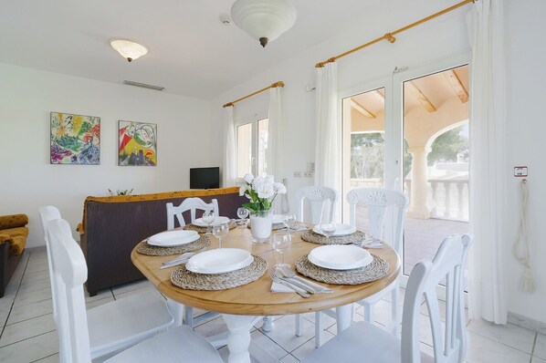 Unclassified image, 1 of 15, button