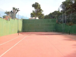 Unclassified image, 4 of 15, button