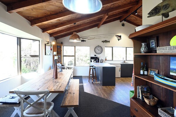 Dining - Riverbed Lodge - Lake Taupo Home (Tauranga Taupo)