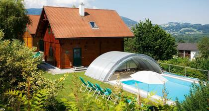 Gemütliche Wohnung in einem Ferienhaus mit Pool, W-LAN, TV, Terrasse und Haustiere erlaubt