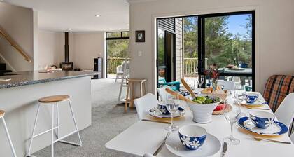 Hillside Hideaway - Kaiteriteri Holiday Home