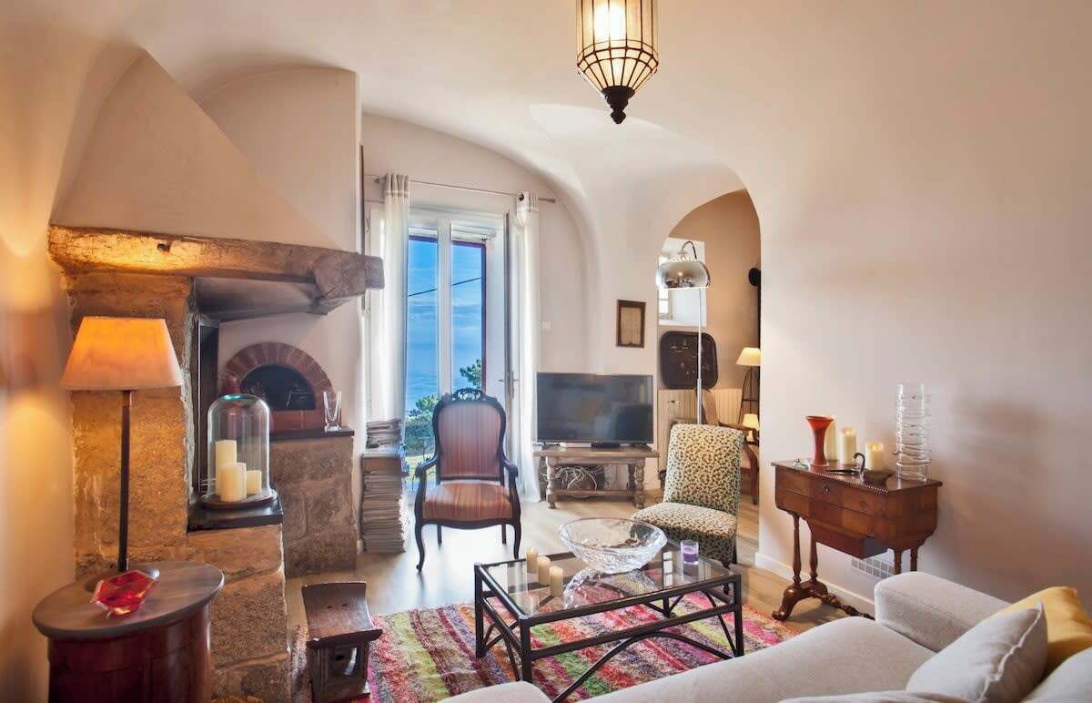 Télévision, cheminée