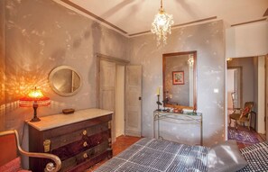 5 chambres, fer et planche à repasser, Wi-Fi gratuit, draps fournis