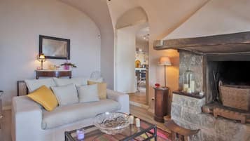 Télévision, cheminée