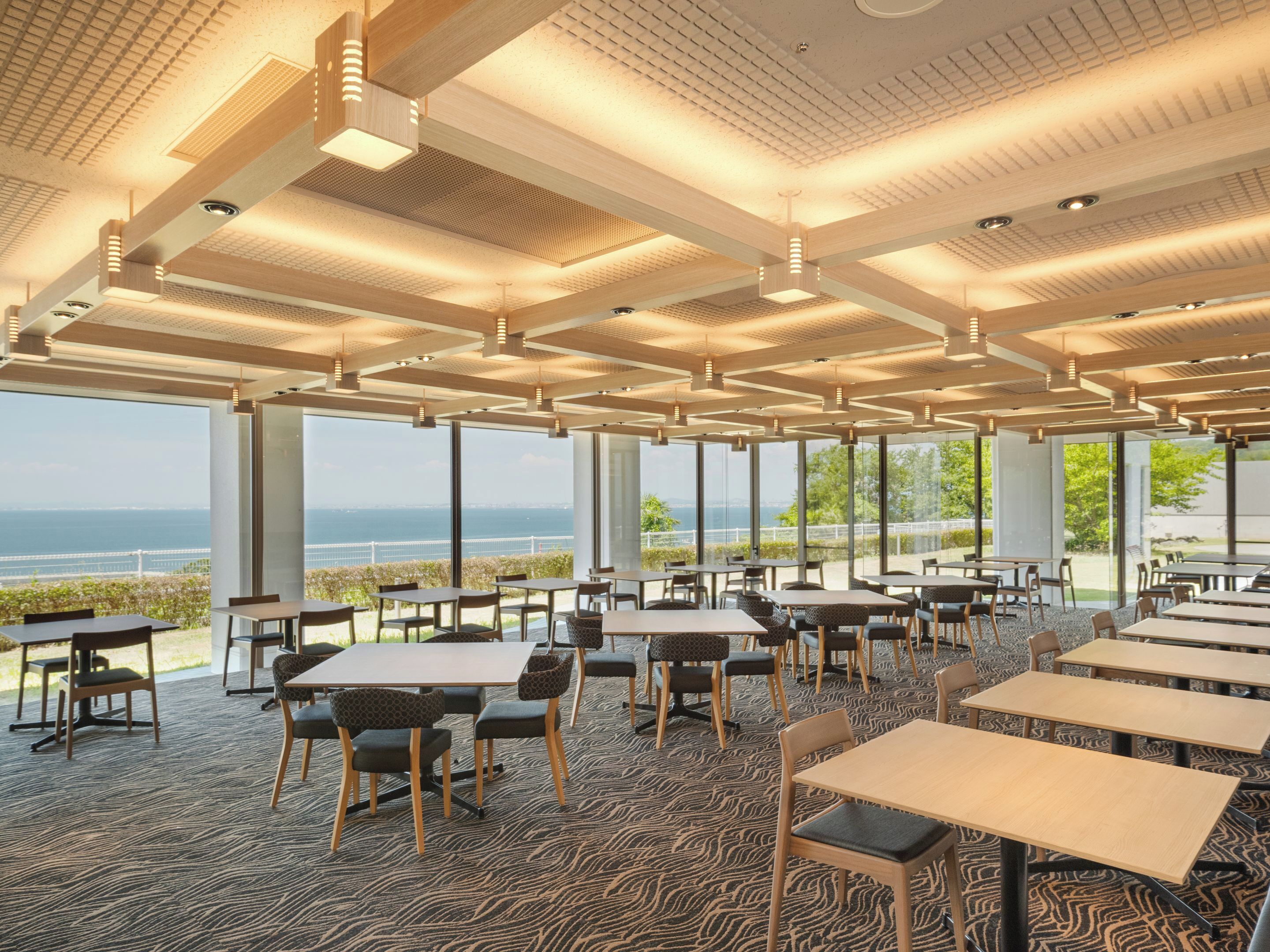 Frukost och middag serveras