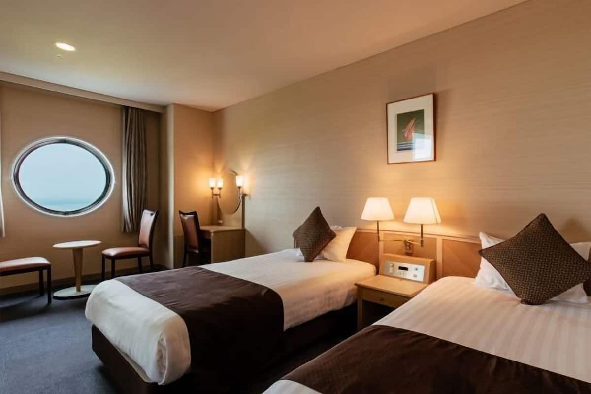 In-room safe, bed sheets