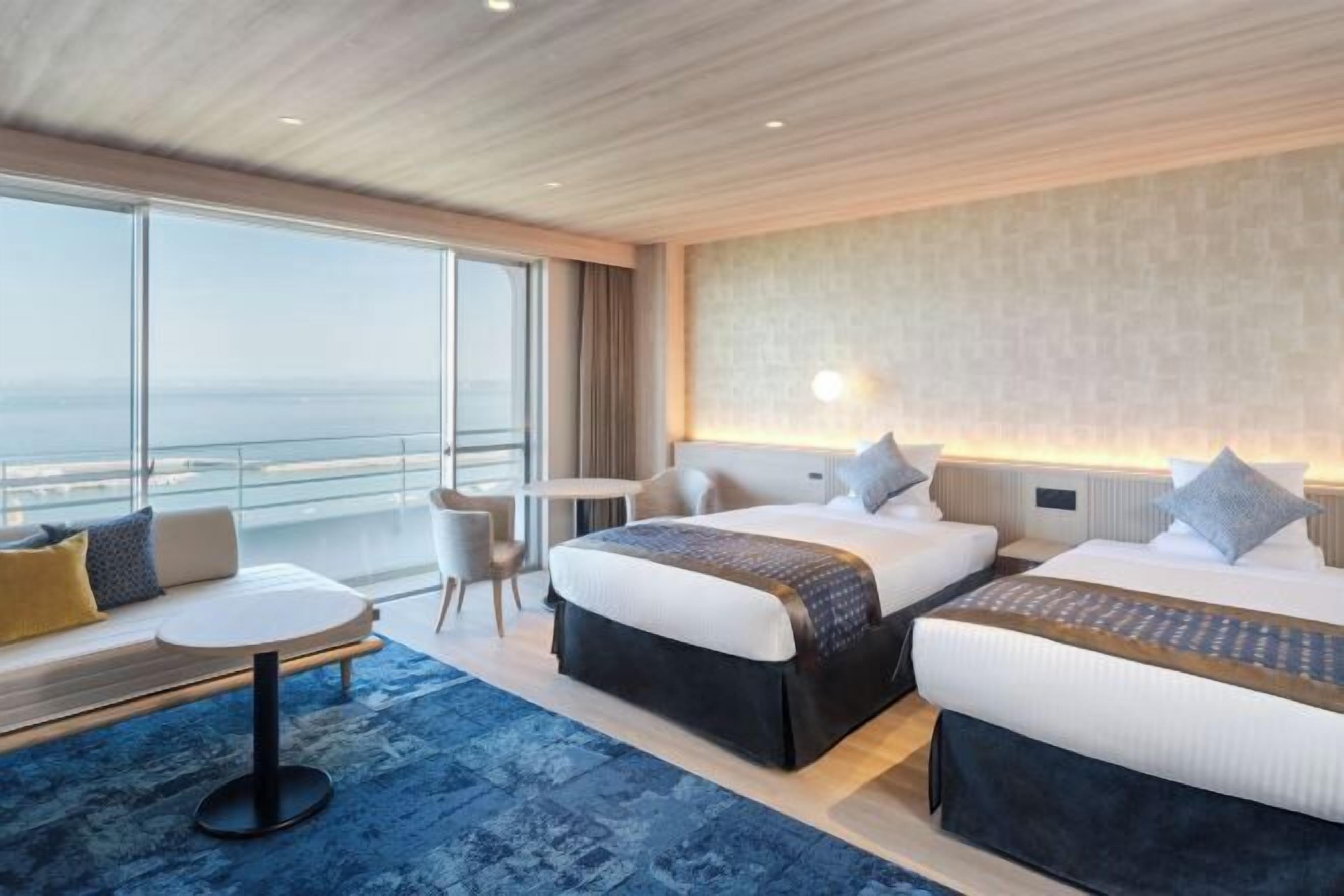 Peti besi dalam bilik, cadar katil 