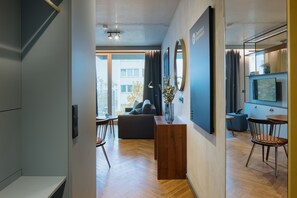 43-inch flat-screen TV with cable channels, TV, heated floors - Downtown Apartments Berlin Mitte Wedding (Berlin)