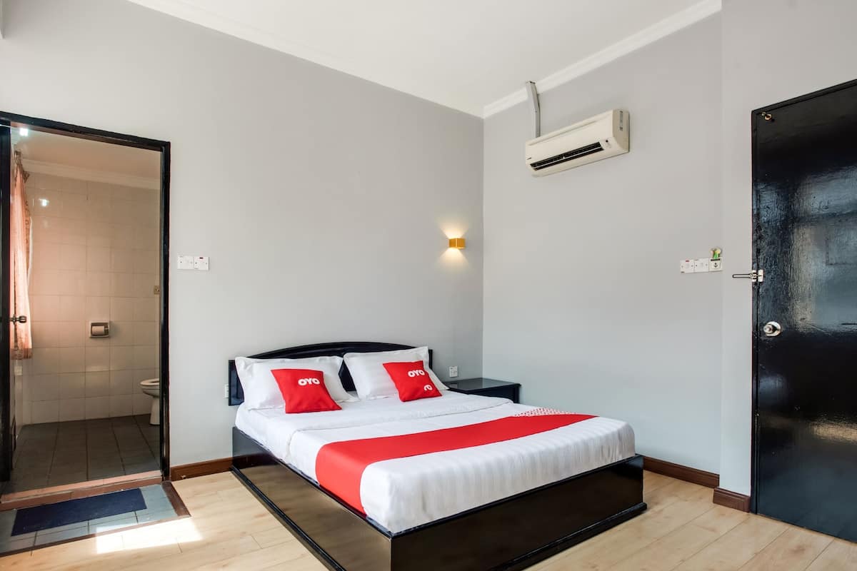 华丽双人房, 1 张大床 | 办公桌、熨斗/熨衣板、免费 WiFi