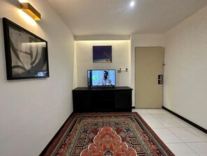 Chambre Double Standard, 1 grand lit | Bureau, fer et planche à repasser, Wi-Fi gratuit, draps fournis